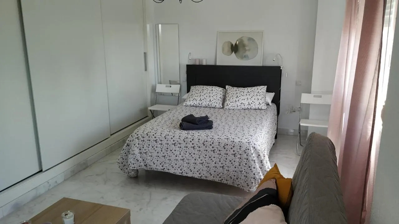 Habitacion Independiente En Chalet De Gines location